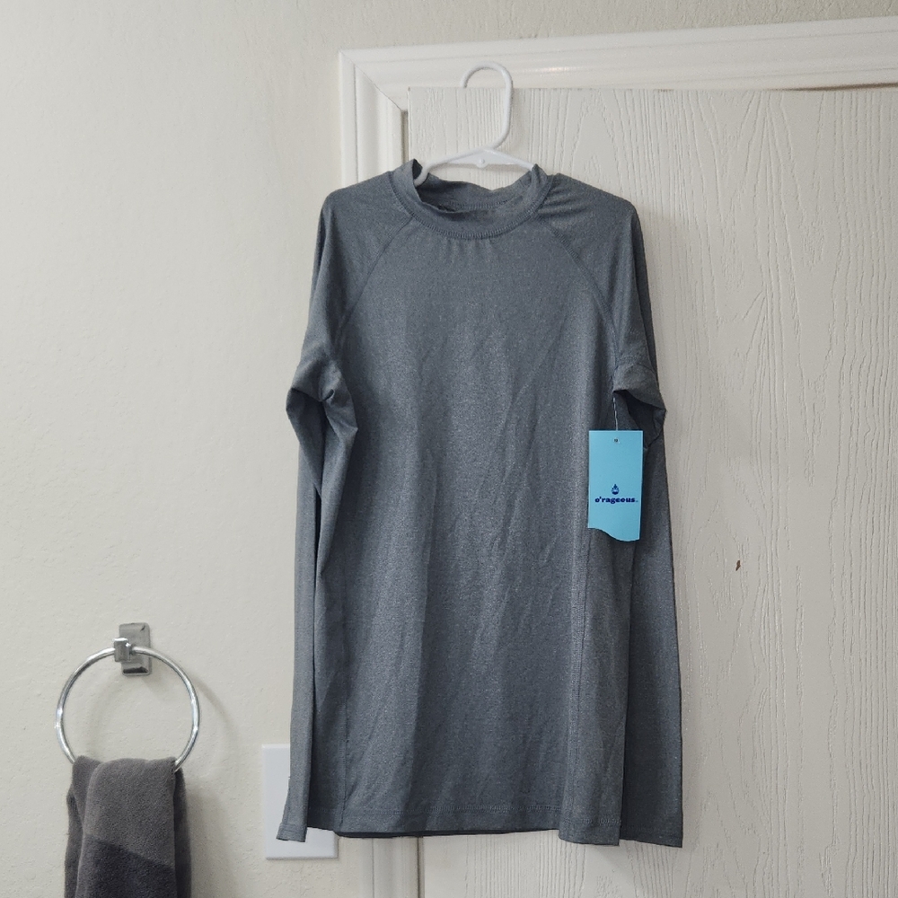 NWT Boys O'rageous Solid Long Sleeve Gray Heathered Rash Guard. Size Large.